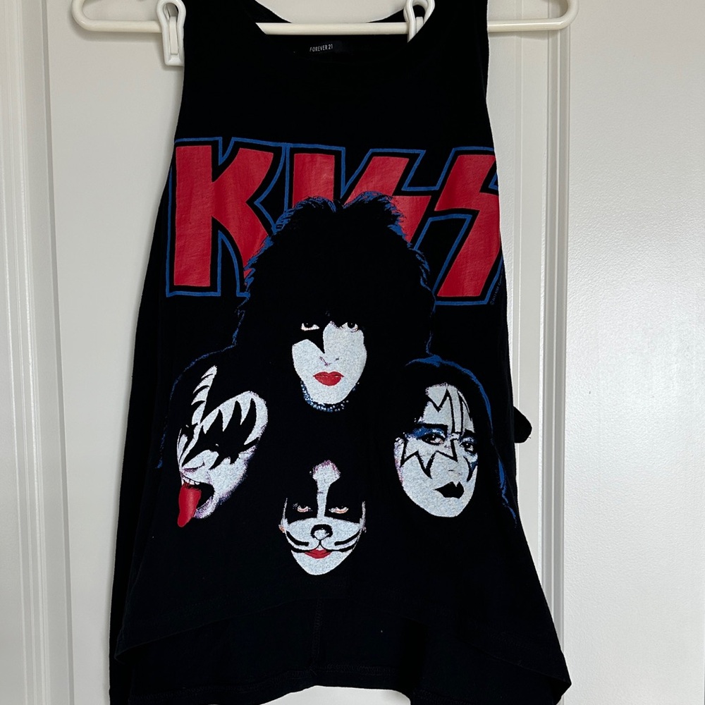 Forever 21 Woman’s Black and Red Kiss Tank Top